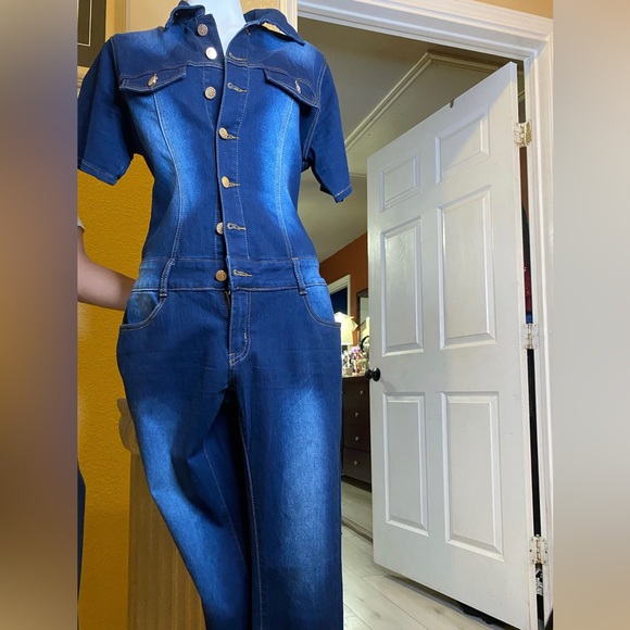 Denim Jumpsuit short-Sleeved - Picture 2 of 3